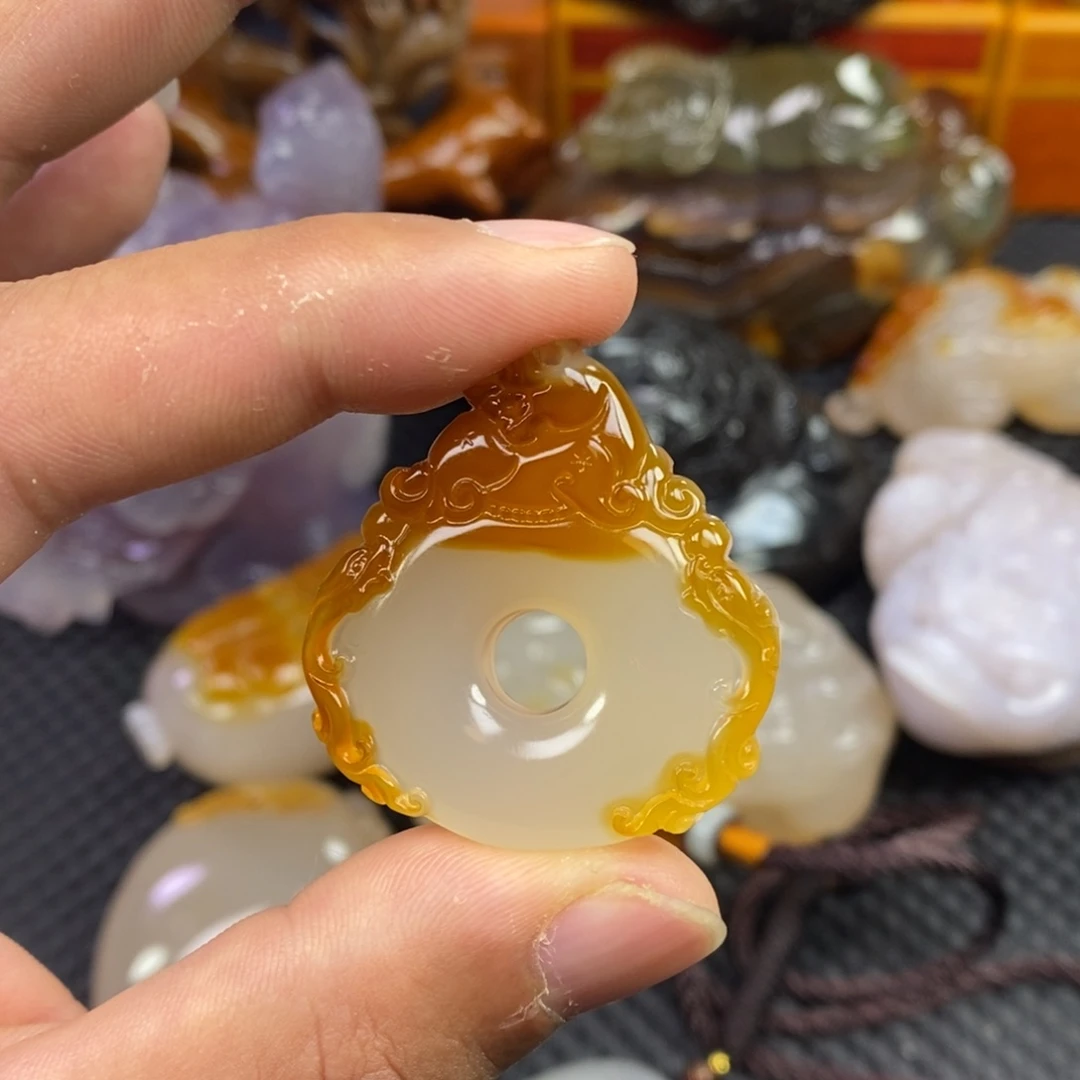 玛瑙/玉髓手把件未镶嵌老**1