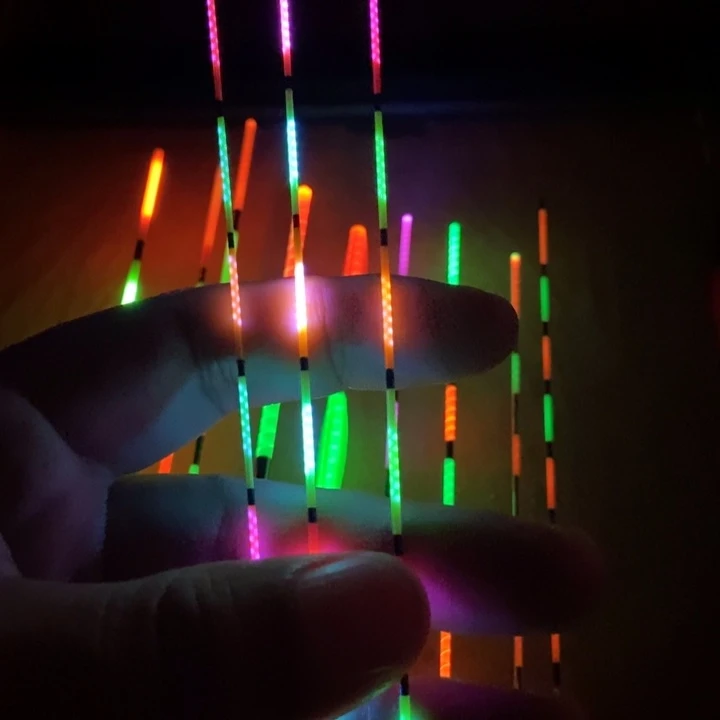 茅草刘*425LED 2 8长三支变色尾