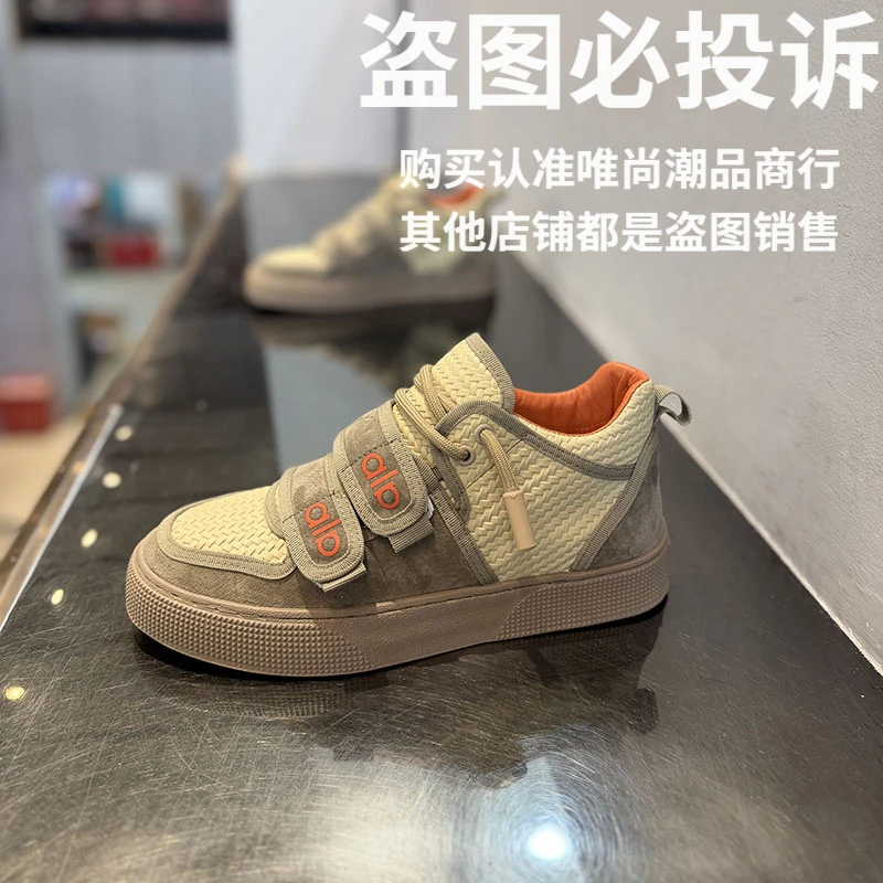 秋冬爆款低帮魔术贴拼色板鞋厚底增高保暖加绒单棉同款韩休闲鞋