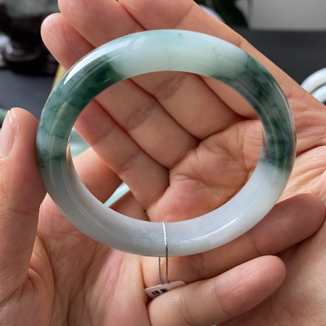 翡翠手镯未镶嵌天然