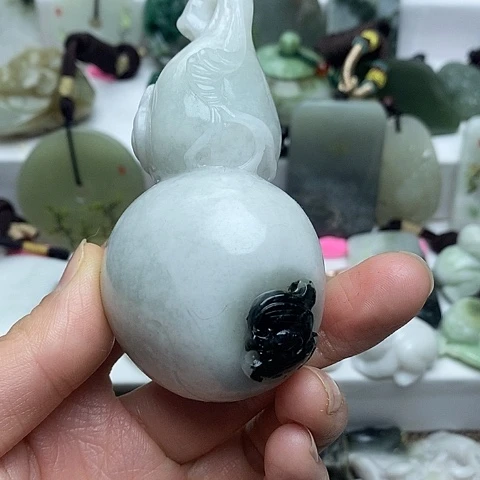 独山玉颈饰未镶嵌