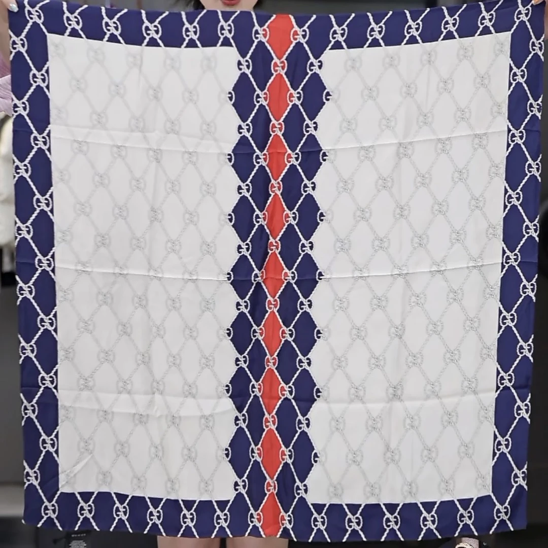 未使用 GUCCI/古驰 汤/TP032715/方形丝巾90x90cm /吊牌