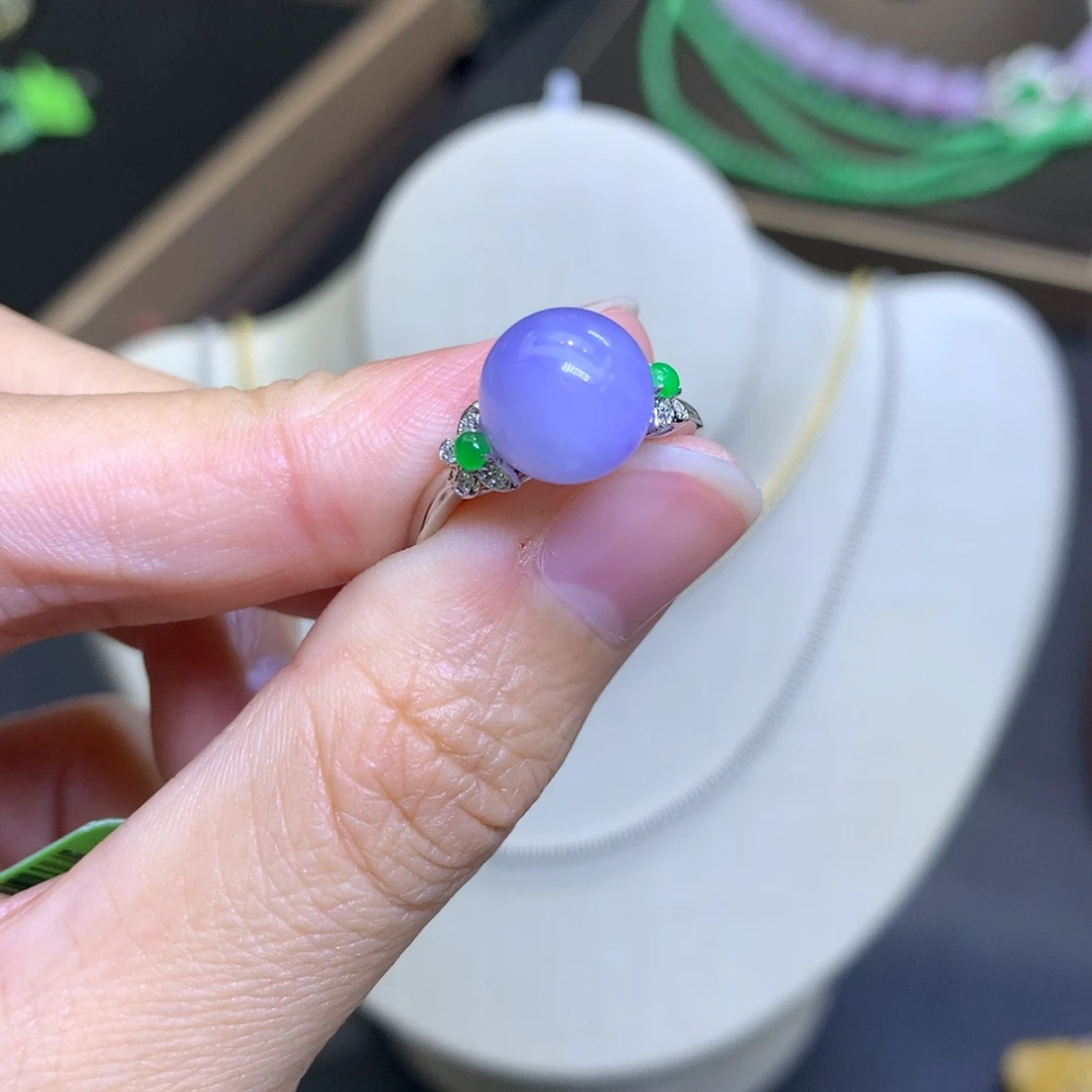 颈饰18K金镶嵌翡翠