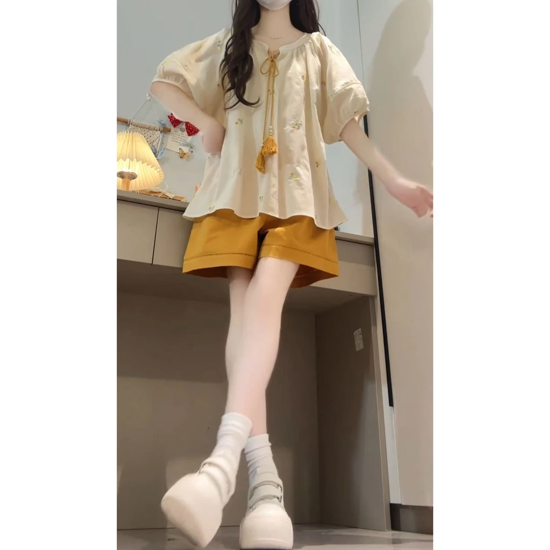 2025夏季穿搭一整套新款韩版洋气减龄时尚上衣高腰显瘦短裤两件套