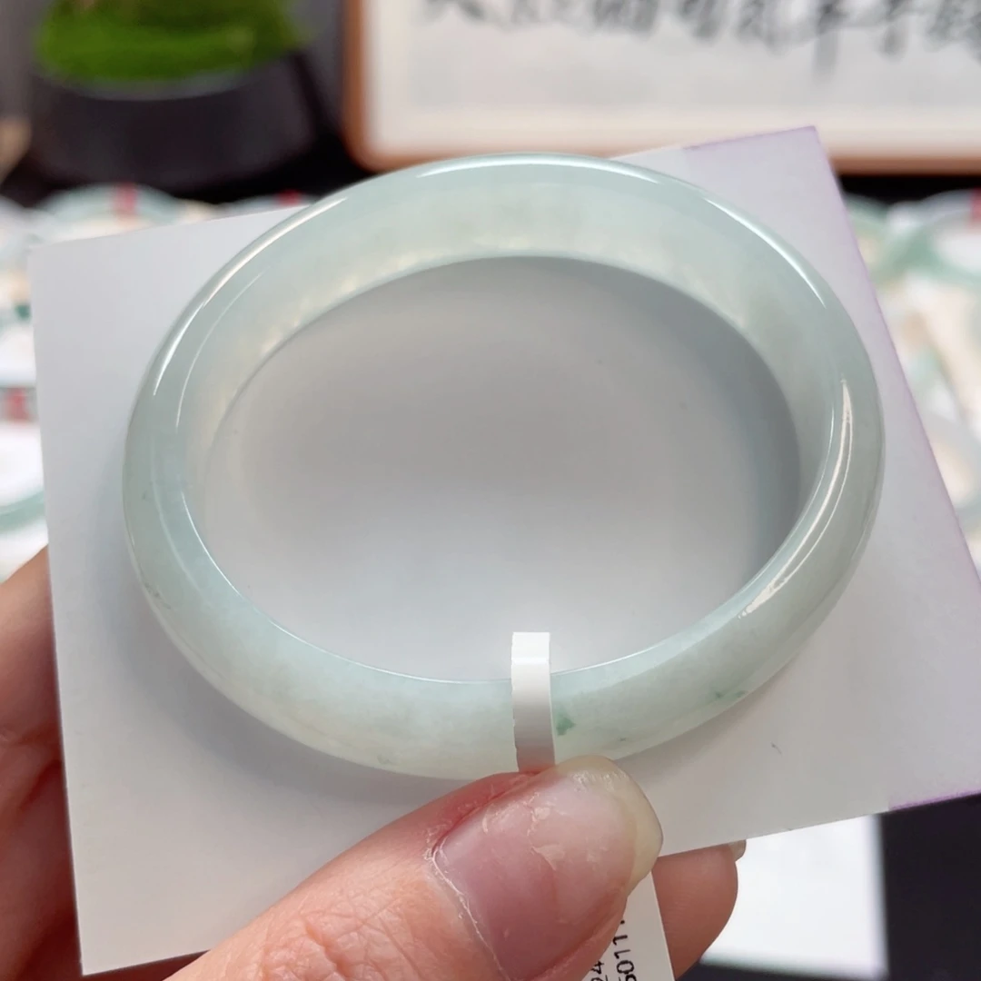 【闪购商品】翡翠手镯未镶嵌54.7贵妃冰飘绿碎花圈粉31号