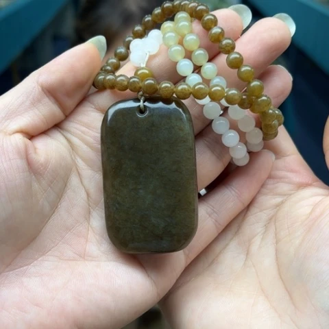 颈饰未镶嵌和田玉