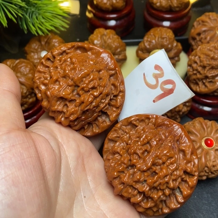 文玩核桃把件51官帽39