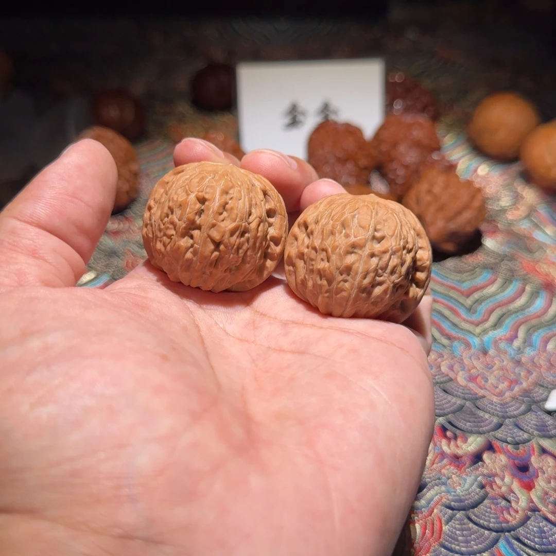 把件核桃311铁锤妹妹，尺寸37 36 32