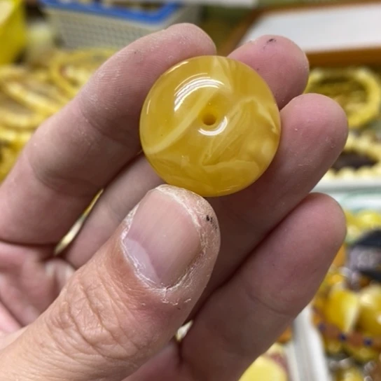 蜜蜡未镶嵌裸石吊坠