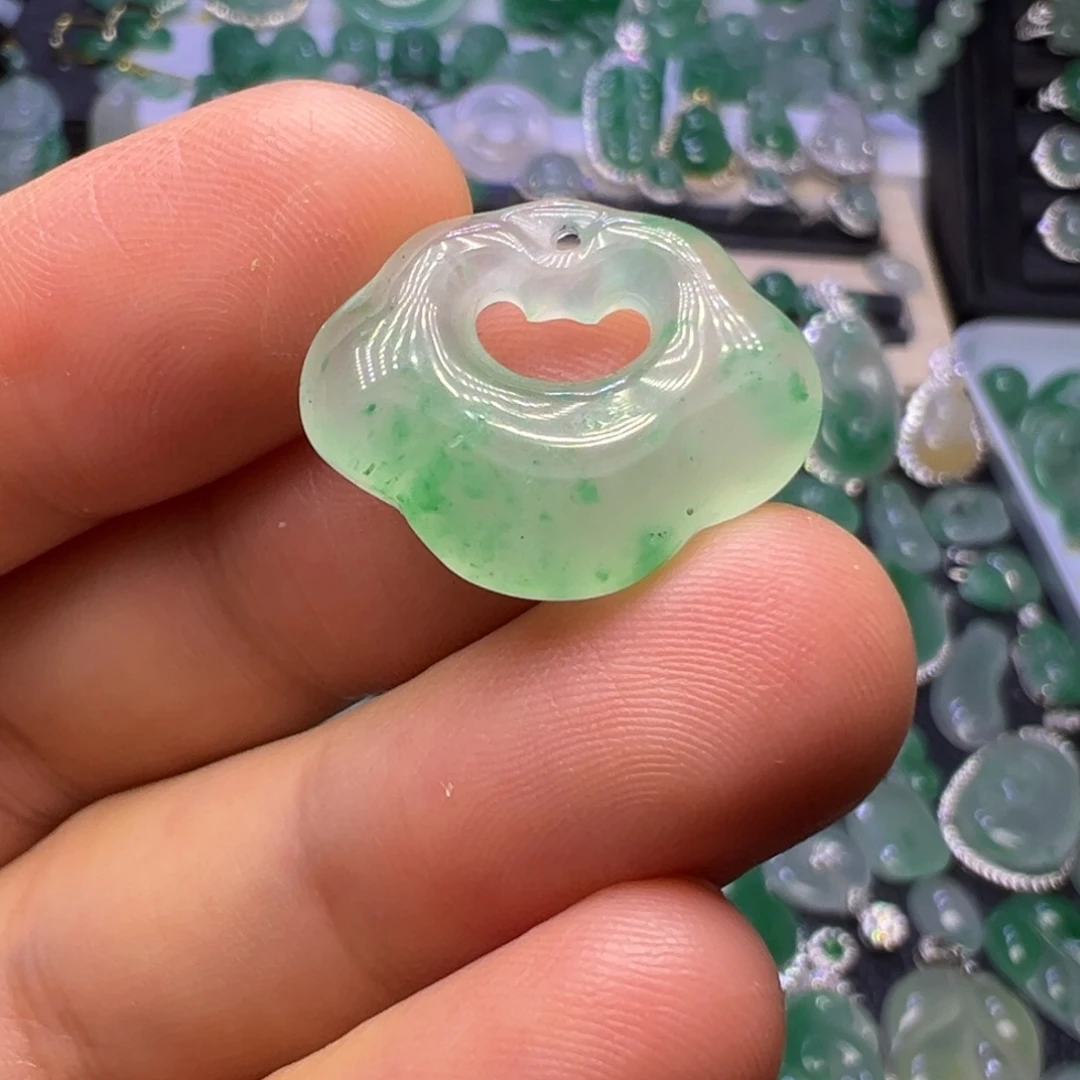 石英质玉（非洲翠）未镶嵌颈饰