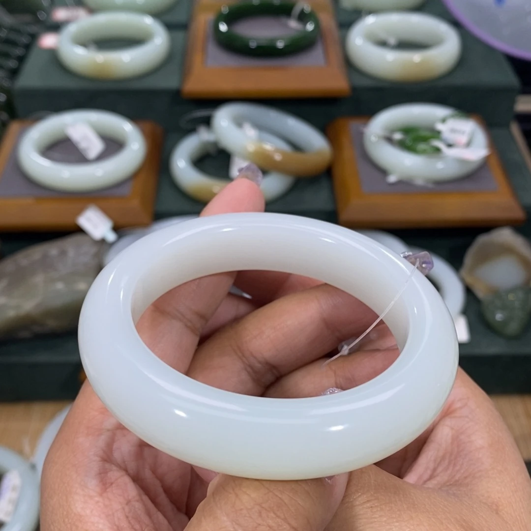 和田玉手镯未镶嵌