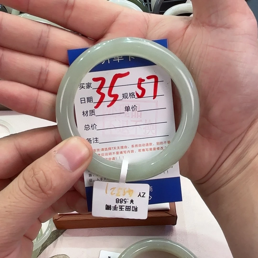 和田玉手镯未镶嵌