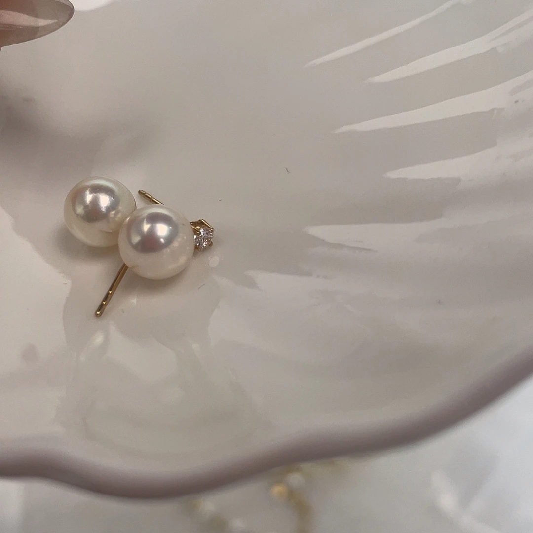 18K金镶嵌海水珍珠耳饰