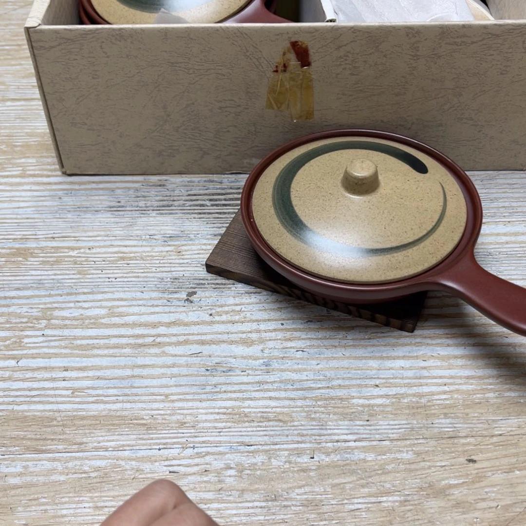 瓷片1*8密密麻麻地排列着一个