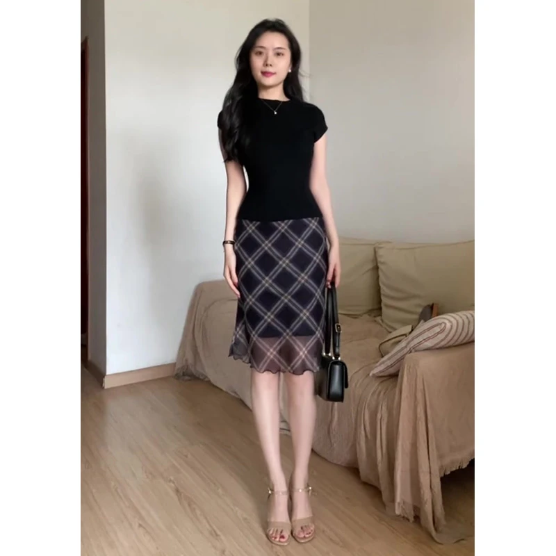 夏季法式复古气质套装黑色修身短袖T恤上衣搭·格纹包臀半身裙套装