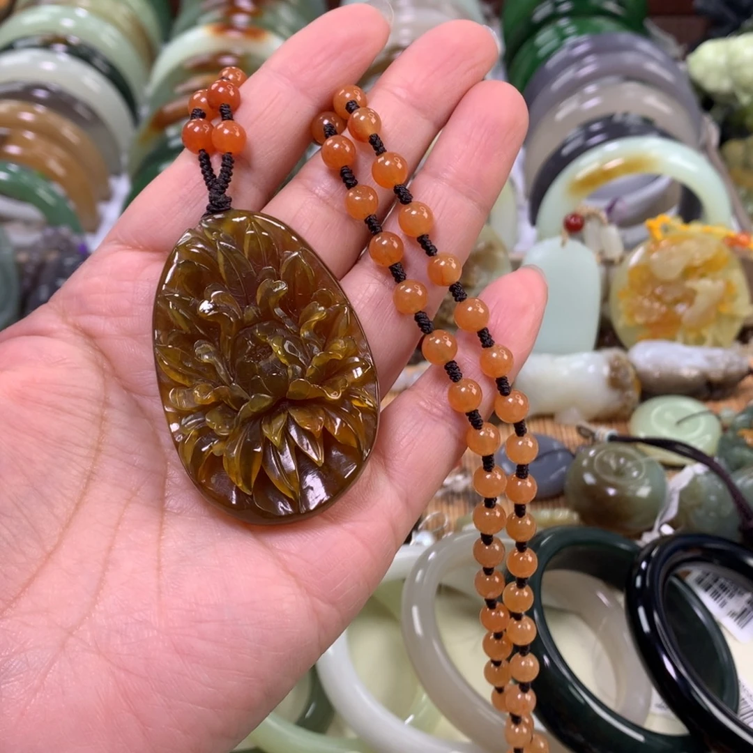 岫玉未镶嵌颈饰吊坠