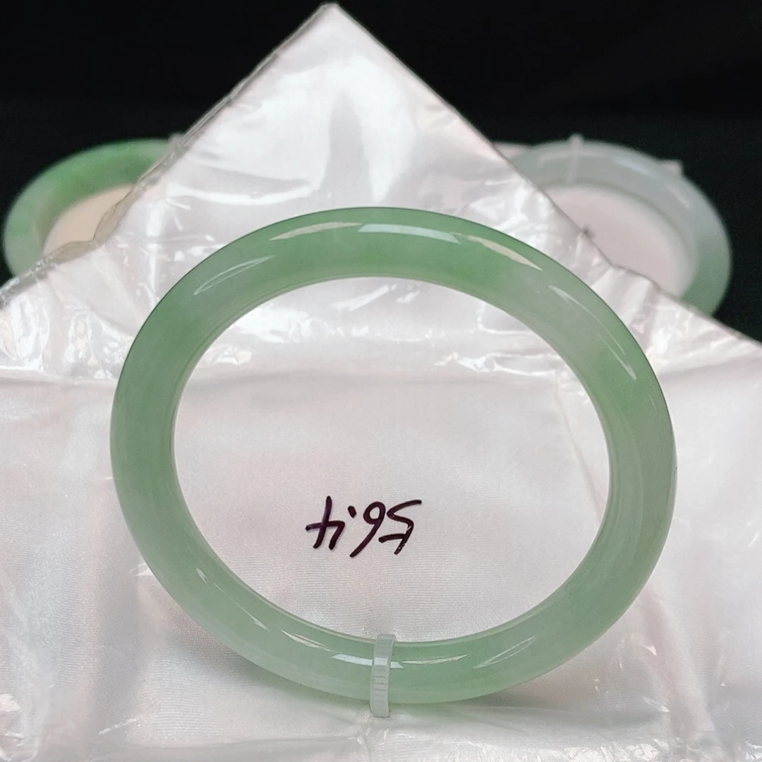 翡翠手镯未镶嵌圆条