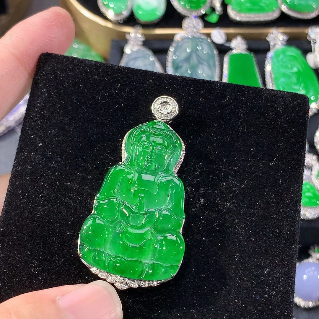 翡翠18K金镶嵌颈饰