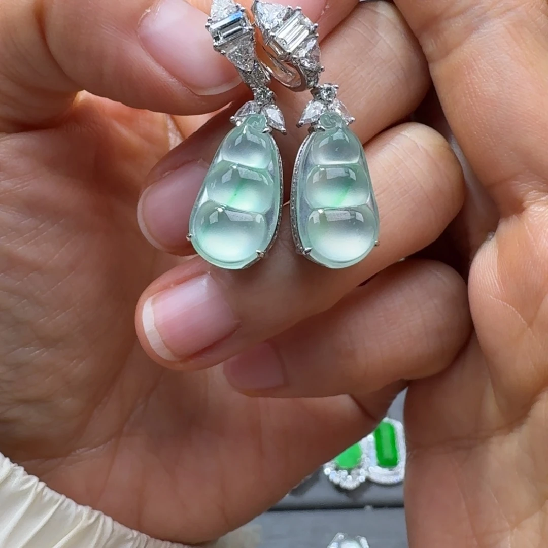 翡翠18K金镶嵌吊坠(赠链)龙石种金丝翠福豆