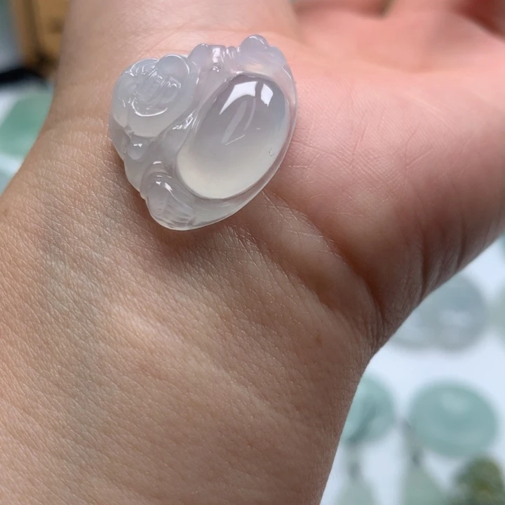 翡翠未镶嵌颈饰佛公