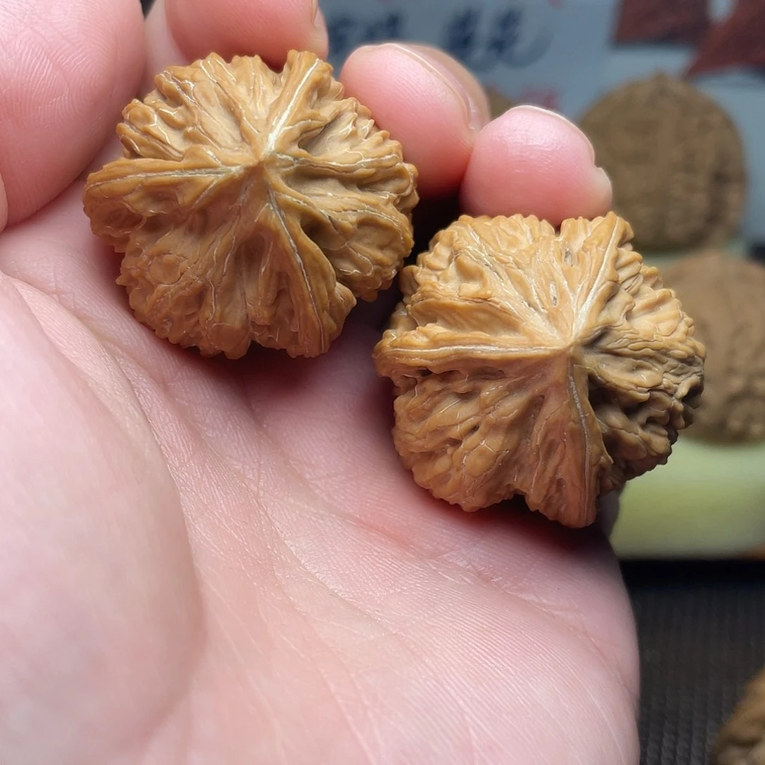 文玩核桃把件A**倩文山
