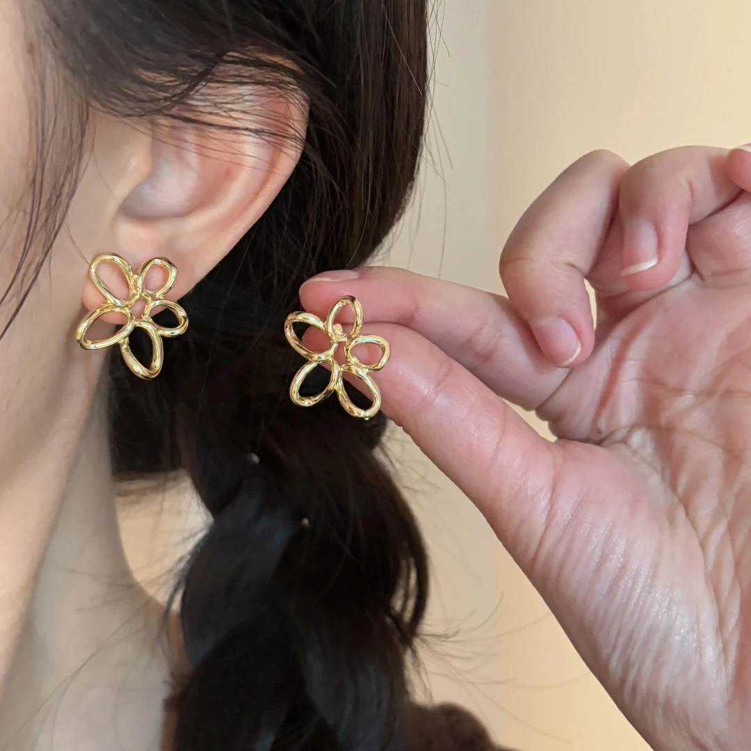 铜合金耳饰 新款不规则镂空花朵耳环小众设计感高级百搭气质耳饰