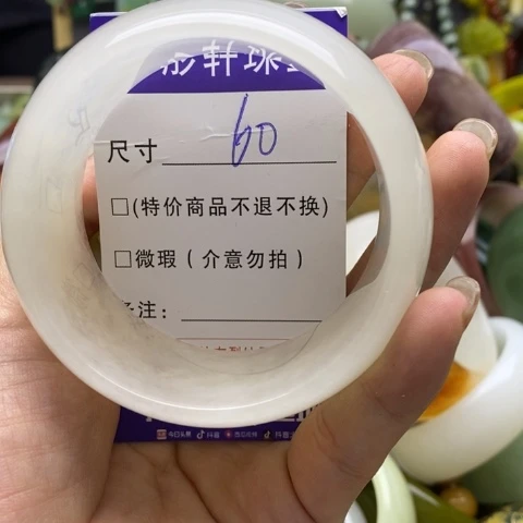 未镶嵌手镯石英质玉君*