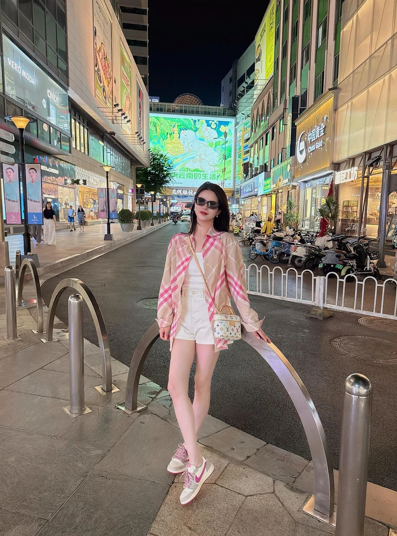 2025夏季新款韩版老钱风格纹衬衣女修身开衫衬衫外套百搭休闲短裤