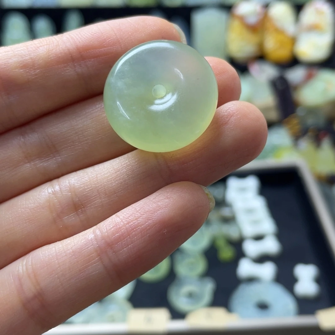 蛇纹石玉颈饰未镶嵌年**宝