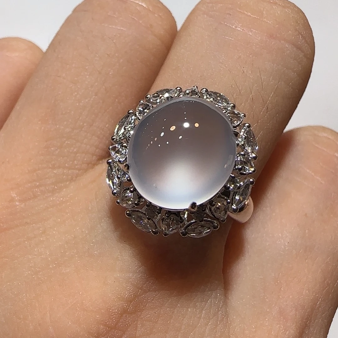 翡翠18K金镶嵌戒指蛋面