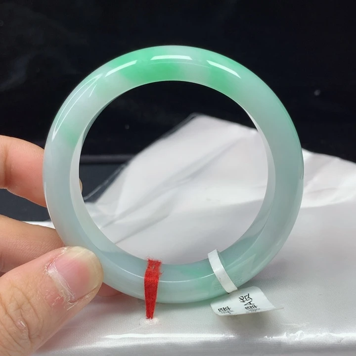 翡翠手镯（圆镯）未镶嵌54.9