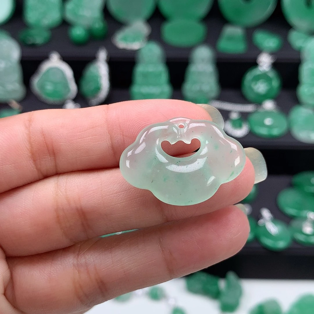 石英质玉（非洲翠）吊坠未镶嵌