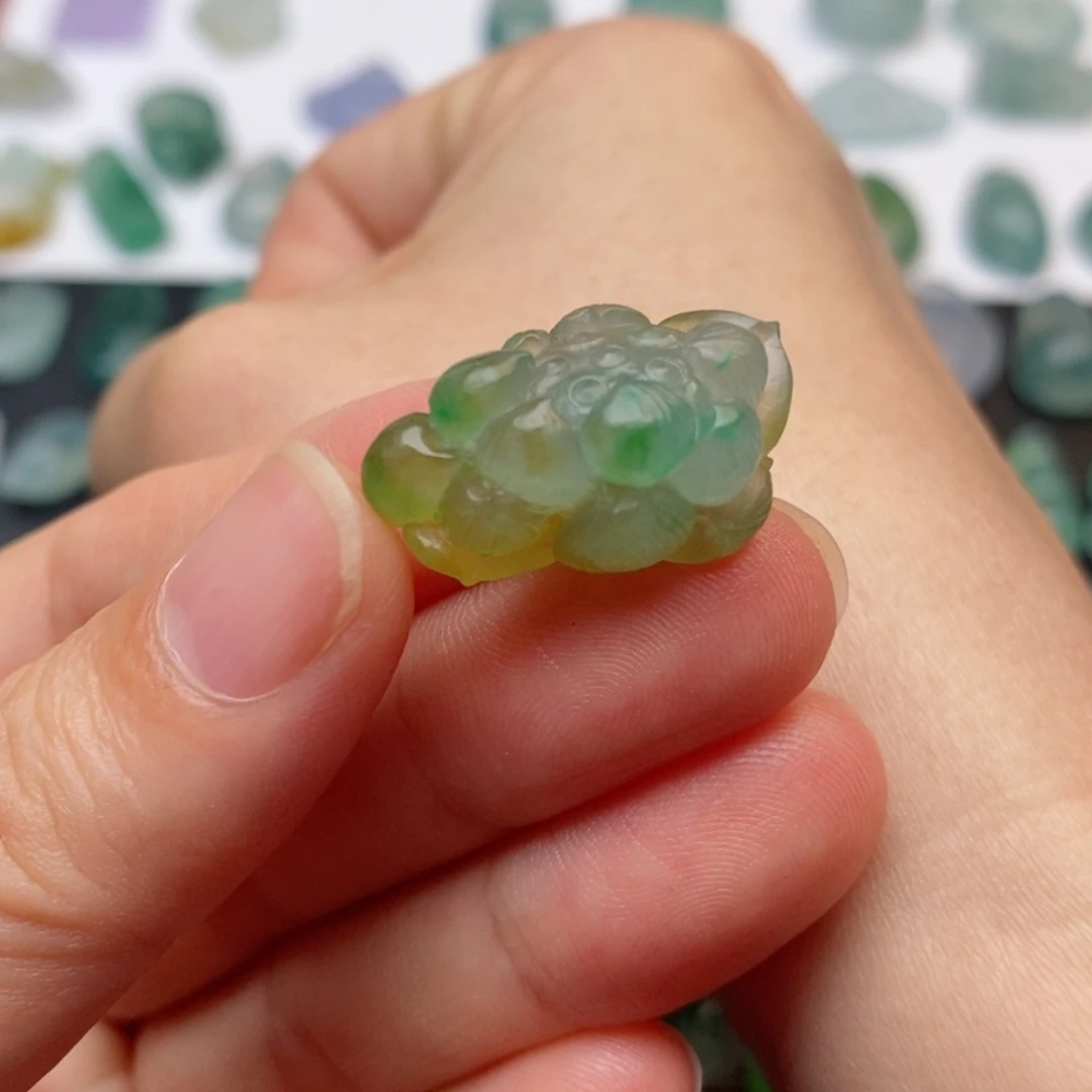定制翡翠未镶嵌荷花