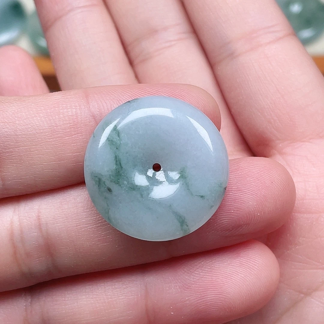 翡翠未镶嵌颈饰平安扣