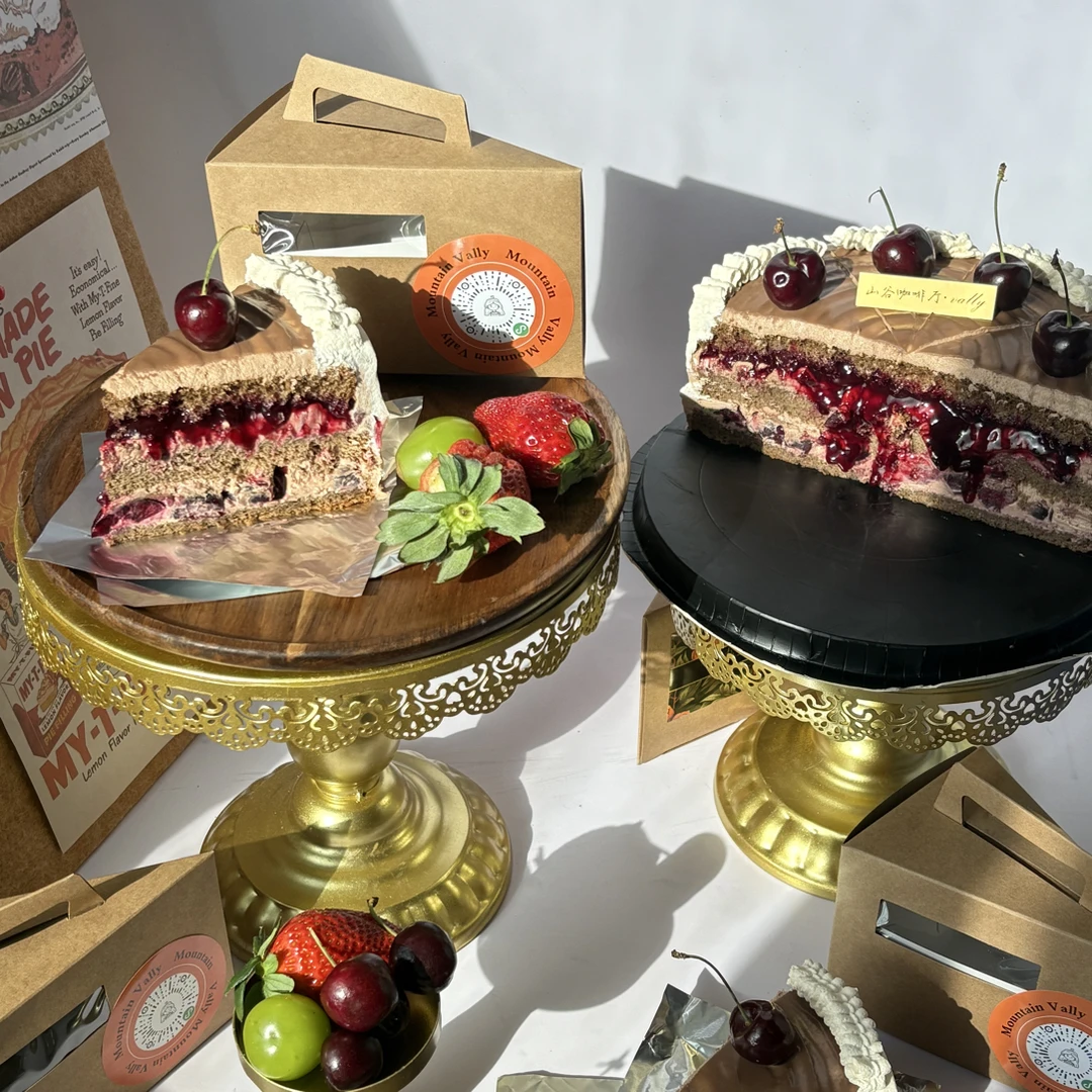 首尔黑巧车厘子切块蛋糕