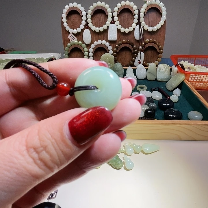 和田玉（糖玉）未镶嵌颈饰