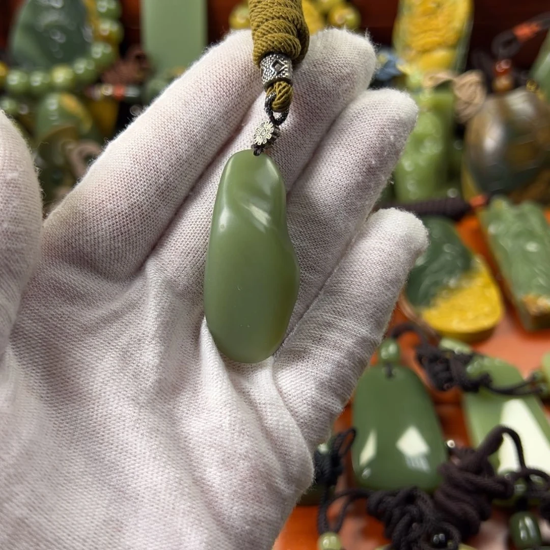 岫岩老玉（透闪石质玉）颈饰未镶嵌