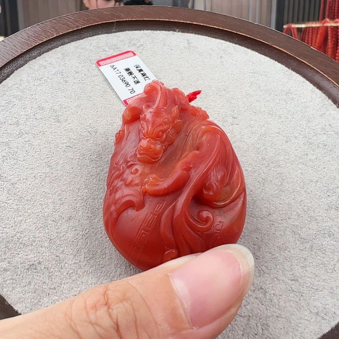 南红玛瑙吊坠未镶嵌