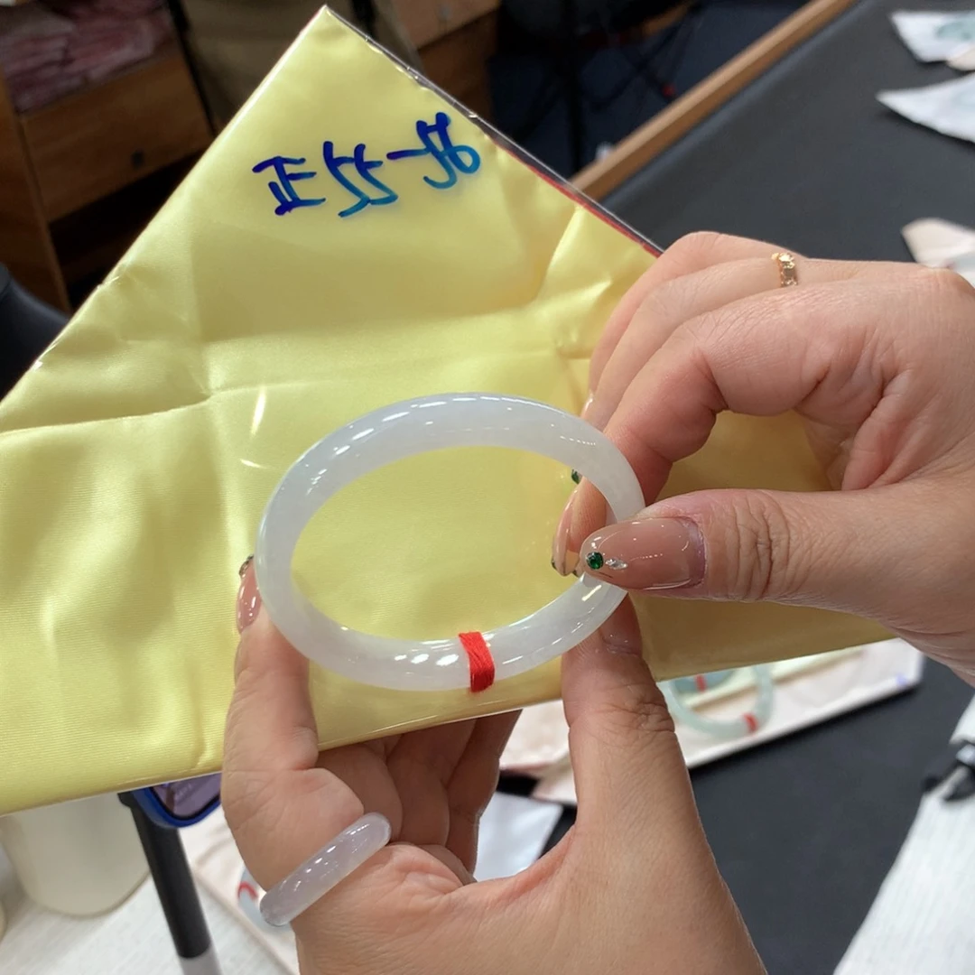 未镶嵌手镯翡翠48小时鉴赏