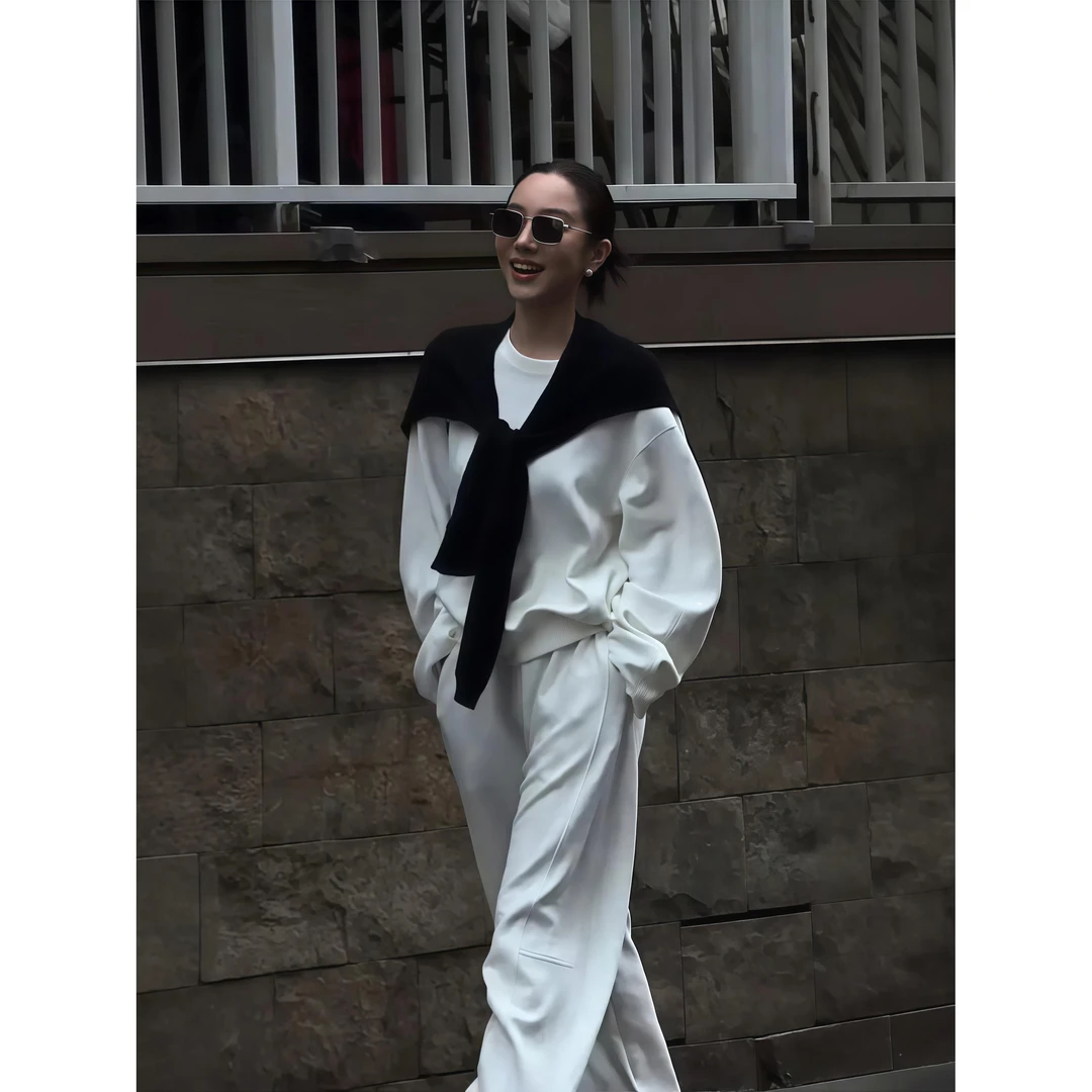 韩系早秋穿搭一整套高级感白色圆领卫衣卫裤休闲运动套装女春秋款
