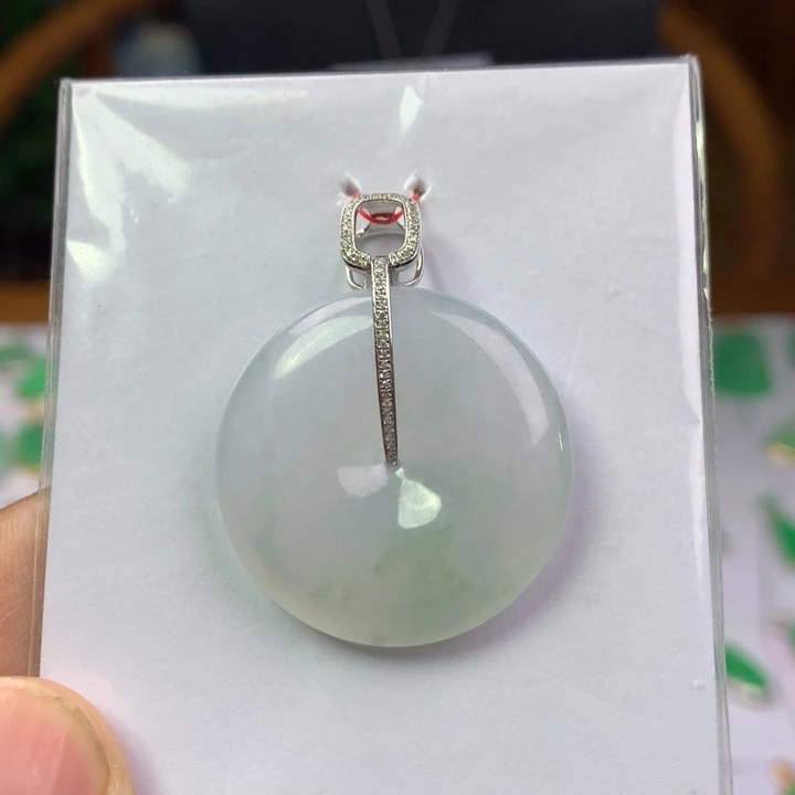 颈饰18K金镶嵌翡翠