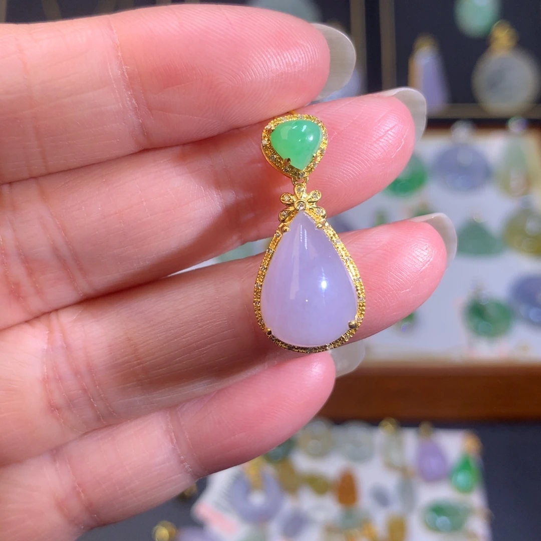 翡翠18K金镶嵌颈饰