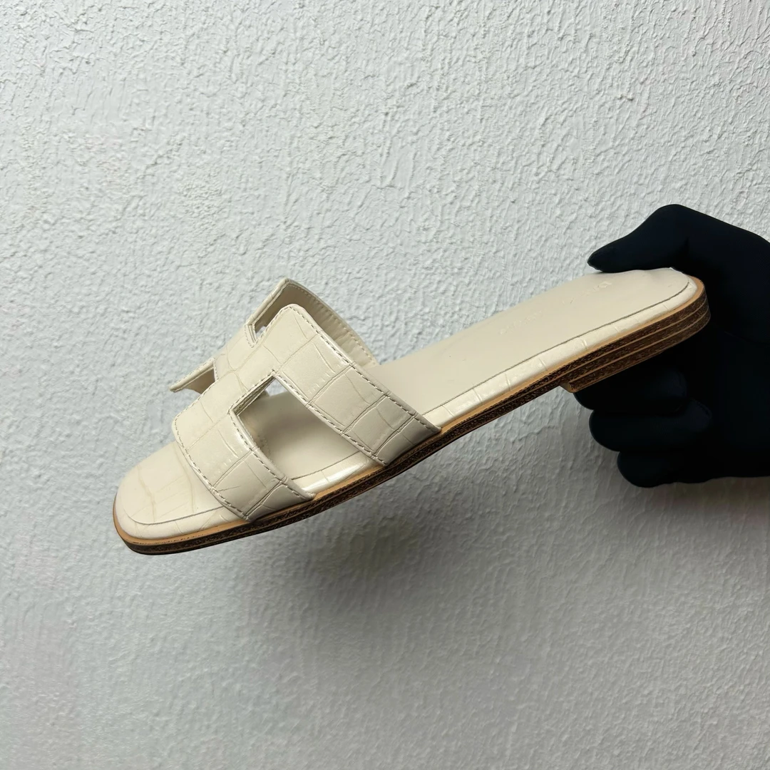 一字拖方头女士沙滩鞋平底夏季时尚中跟休闲