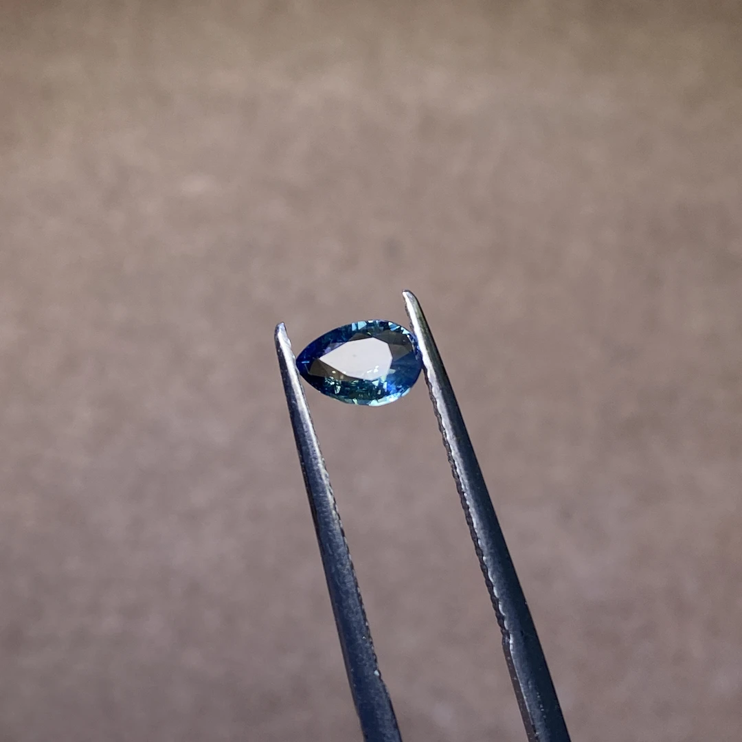 23T2800 无烧蓝绿色蓝宝石 0.75克拉