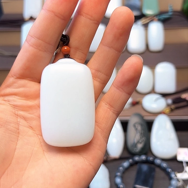 和田玉未镶嵌吊坠(赠链)钟*.