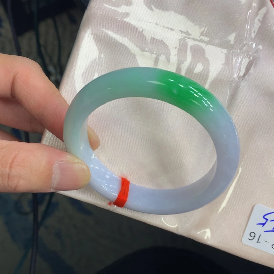 翡翠手镯未镶嵌翡翠