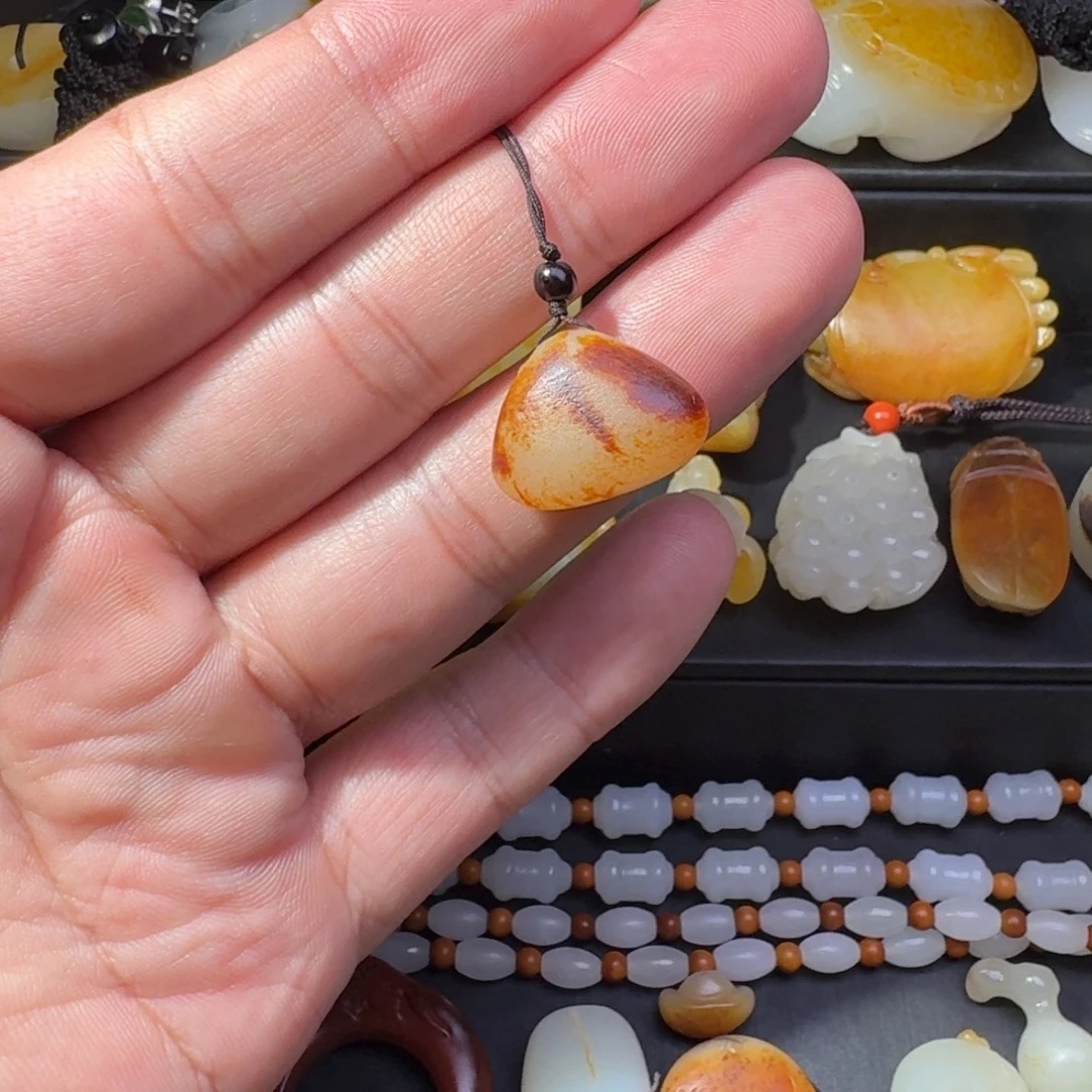 和田玉未镶嵌吊坠(不含链)5克