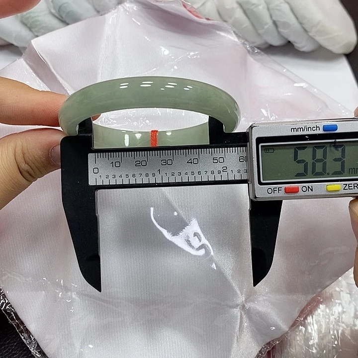 翡翠手镯未镶嵌213