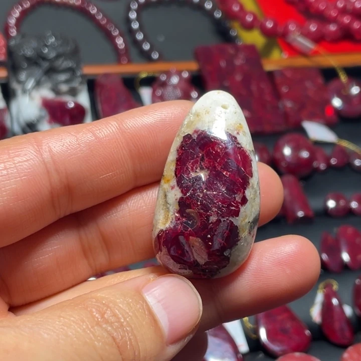 天然辰砂原石吊坠