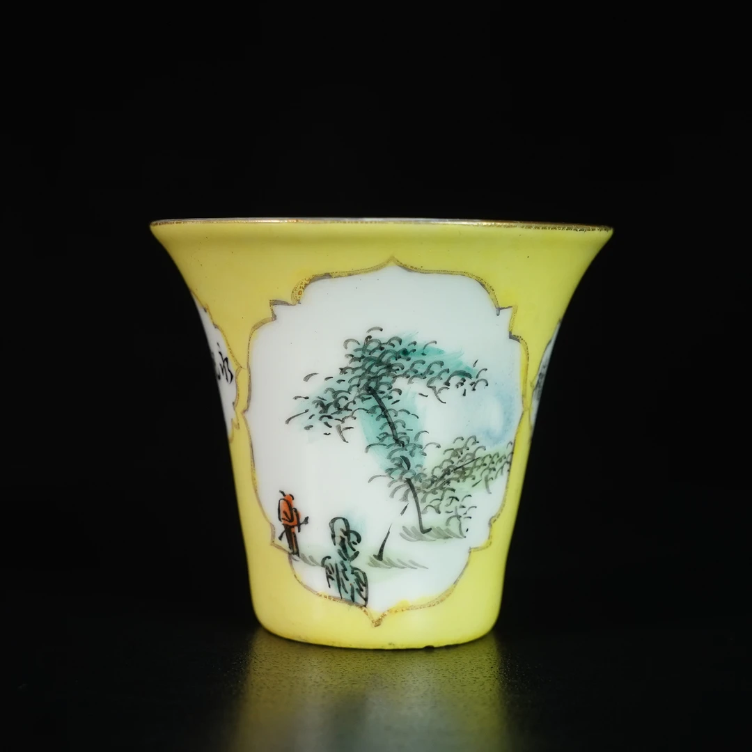 民国 LLDZ250313003【十竹斋】民国黄底开窗粉彩竹林人物纹诗文单杯